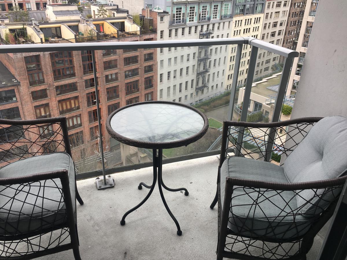 The Altitude Apartment Vancouver Exterior photo
